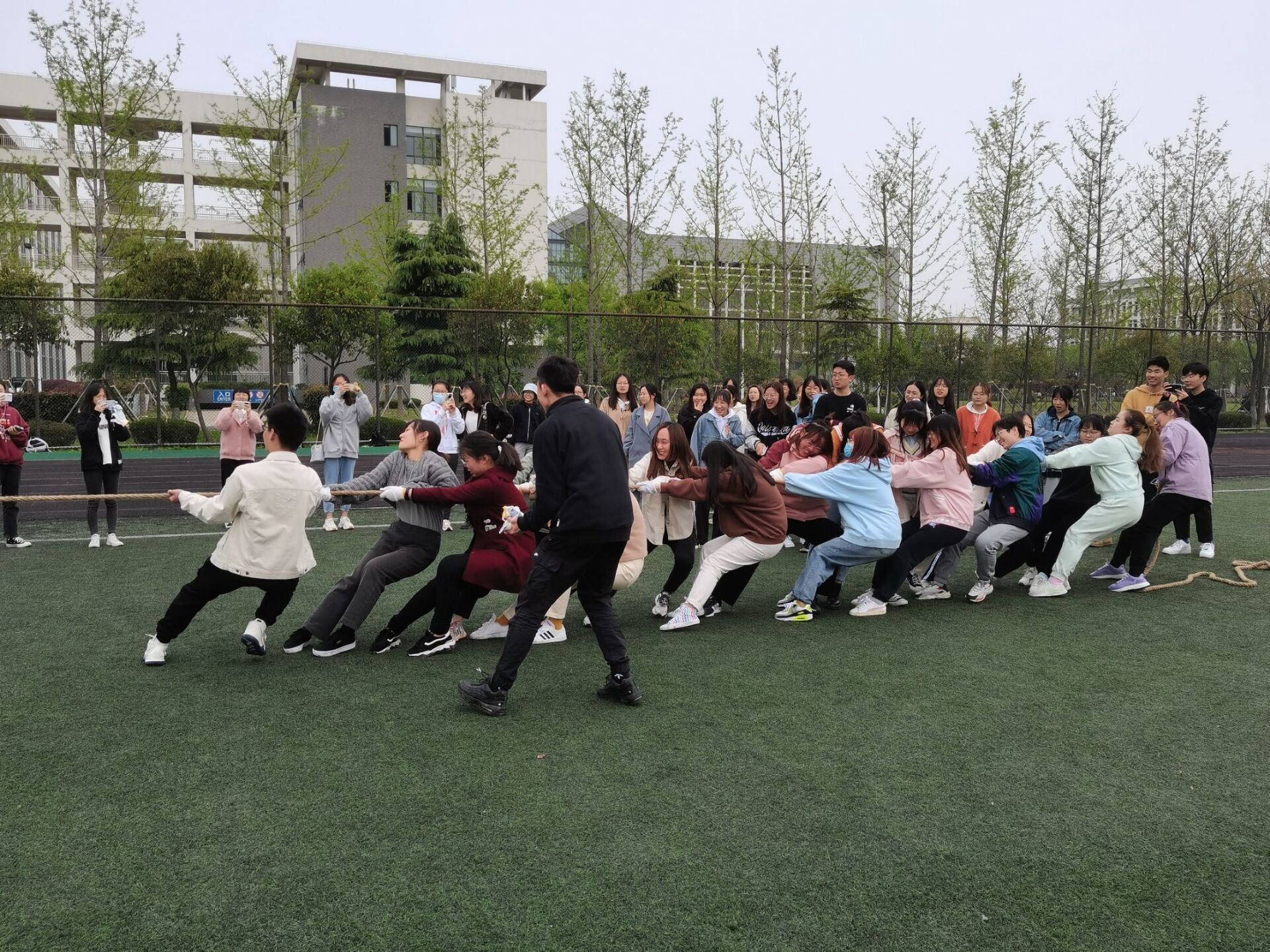 拔河2.jpg 拔河2.jpg